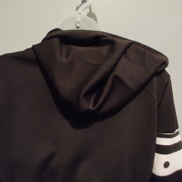 Black and White Cropped Zip Up Hoodie - Picture 3 of 5
